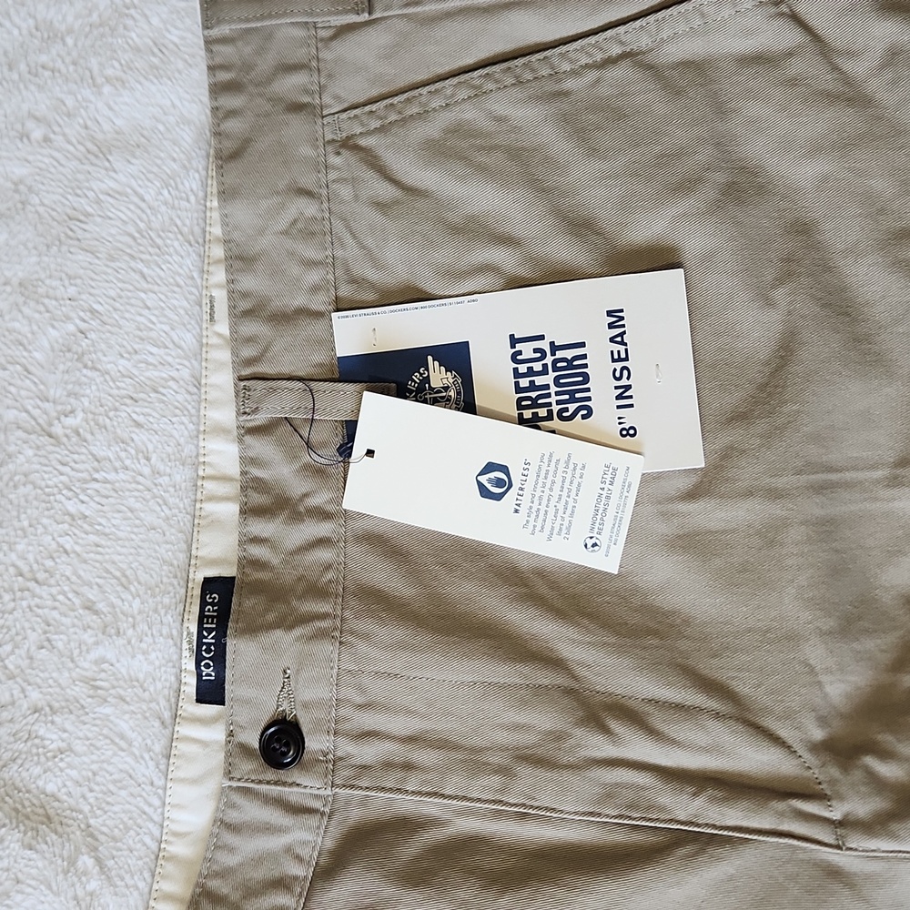 Men's New Dockers Shorts - Picture 2 of 3